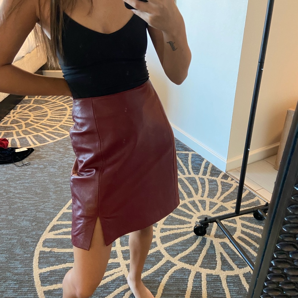 Siena Studio Leather Burgundy Pencil Skirt - Picture 3 of 10